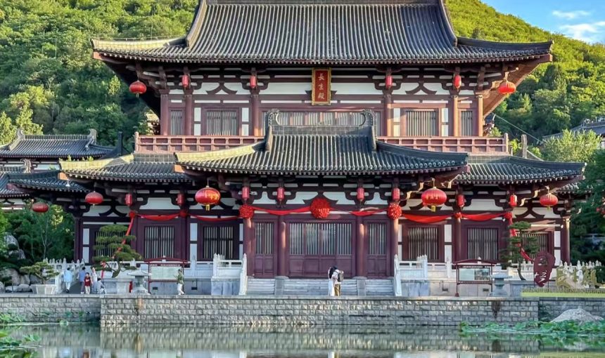 Huaqing Palace in Xi’an: A Hidden Gem Beyond the Terracotta Warriors 🌸♨️