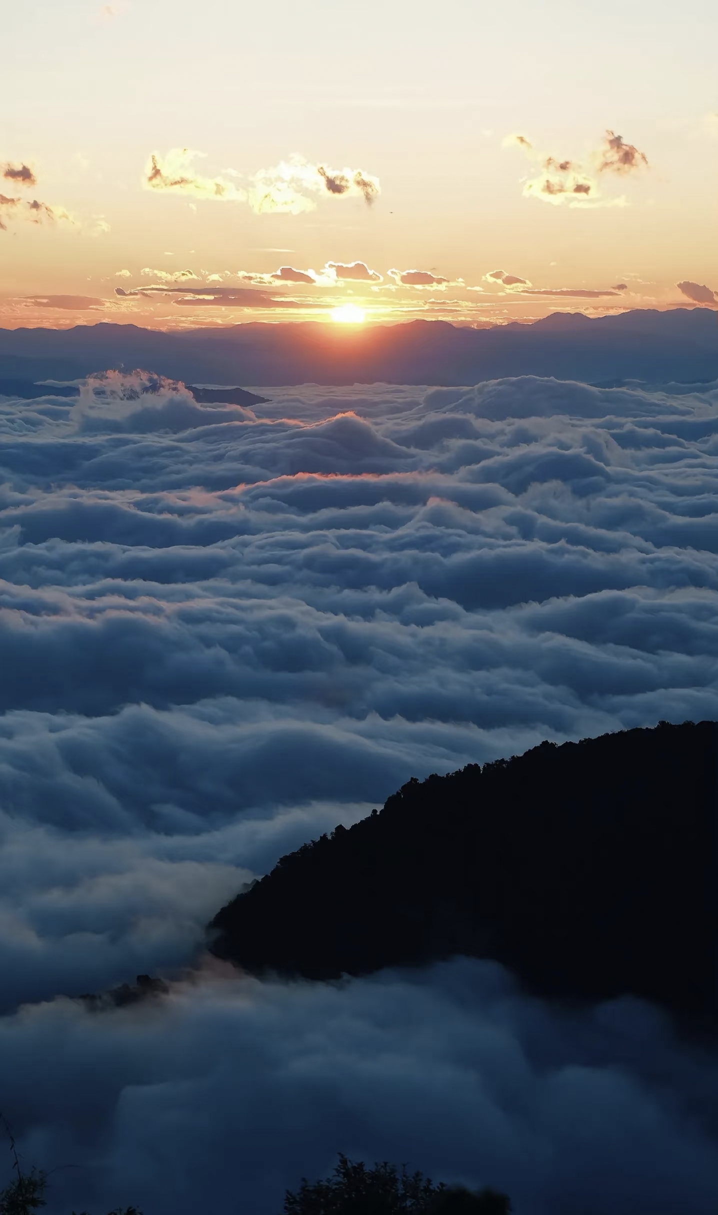 Sunrise over sea of clouds in Ailao Mountain Yunnan