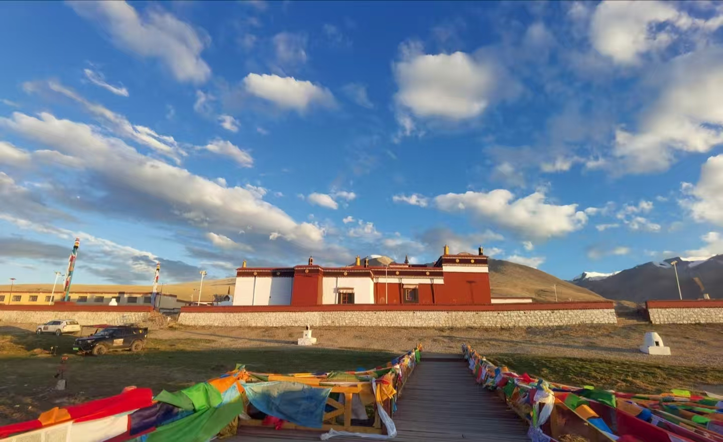 Distant view of Chuguo Monastery in Tibet