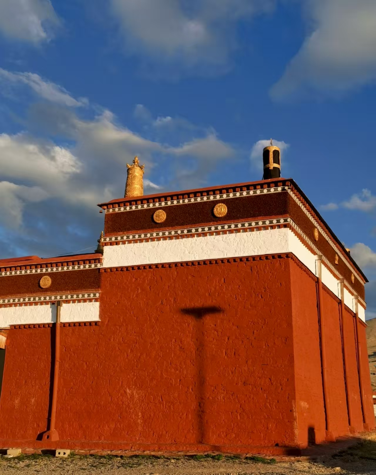 Close-up view of Chuguo Monastery in Tibet