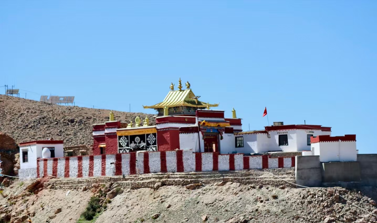Close-up view of Jiwu Monastery in Tibet