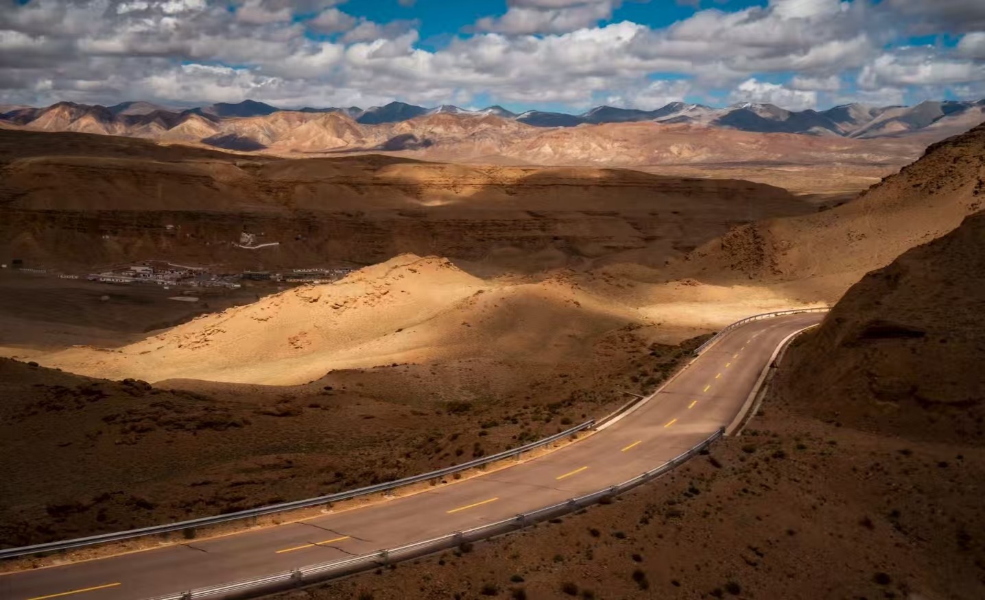 Road leading to Qionglong Silver City in Tibet