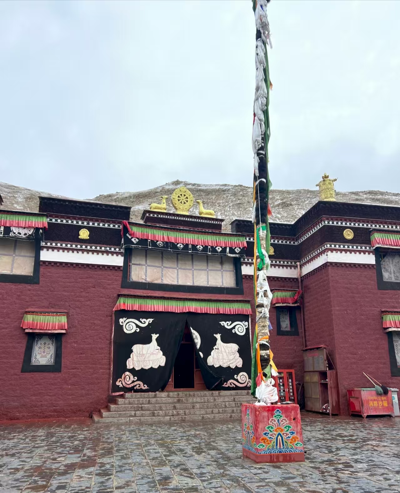 Main entrance of Rongbu Monastery in Tibet