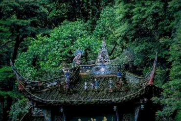 Mount Qingcheng hidden in luch green
