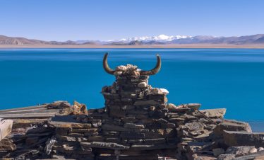 Stone pile with yak horn by Pekhu Tso Lake in Tibet