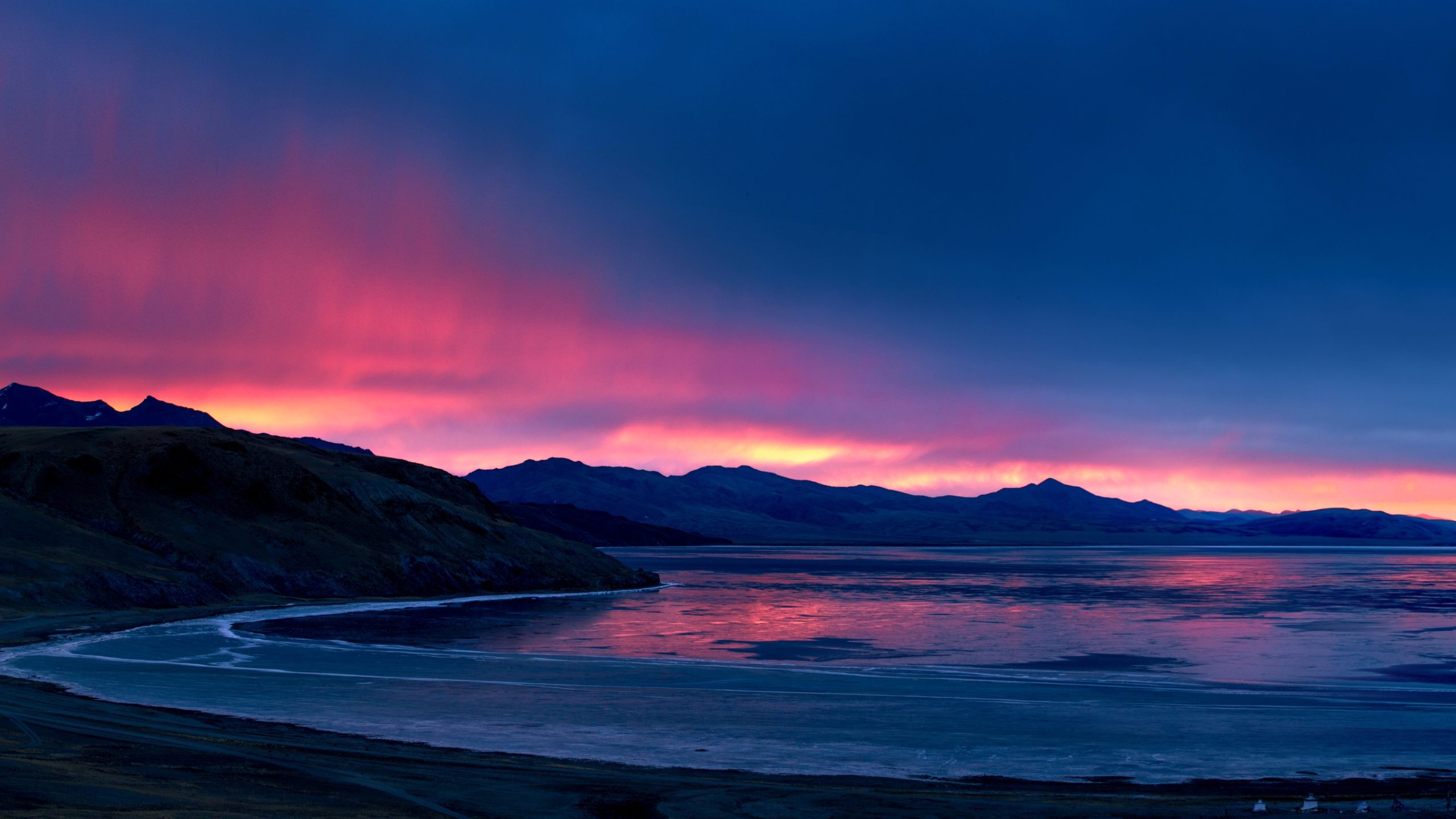 Mysterious Lake Rakshastal shining under sunlight in Tibet