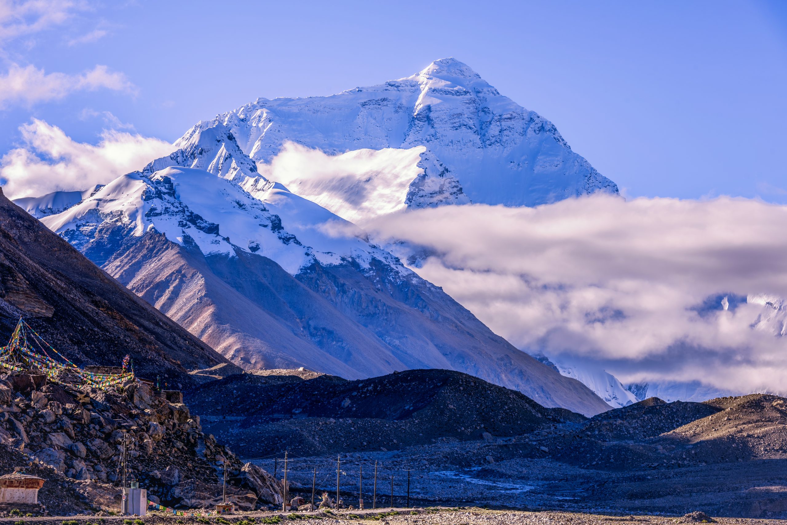 Distant view of Mount Everest in Tibet