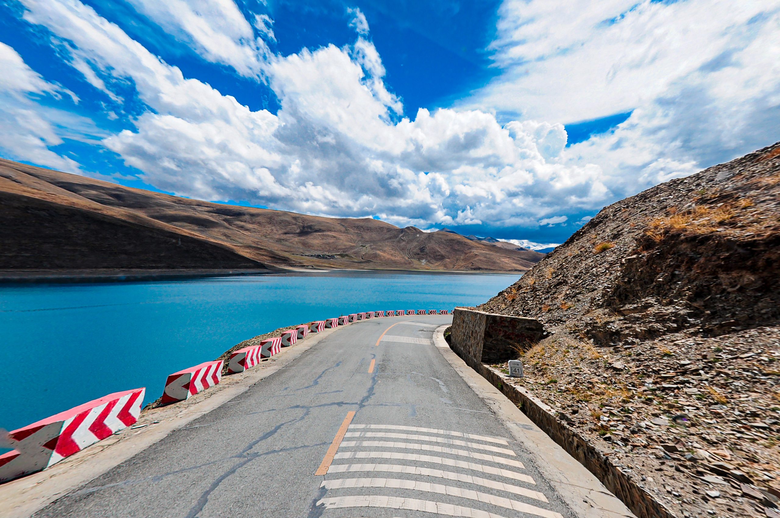 Scenic road leading to Yamdrok Lake in Tibet