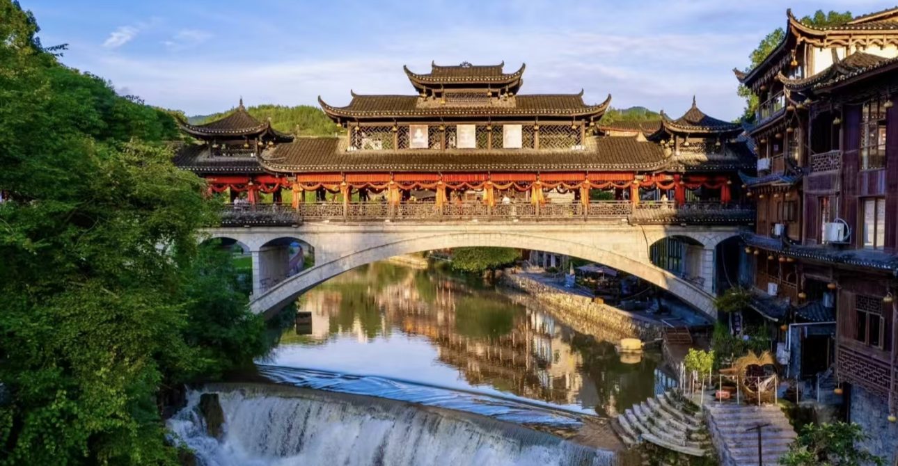 Furong Ancient Town Travel Guide: Waterfall Village of Hunan