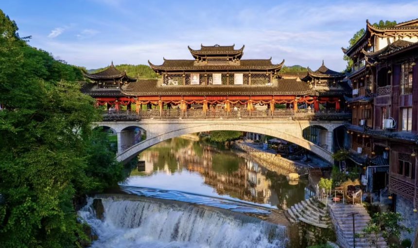 Furong Ancient Town Travel Guide: Waterfall Village of Hunan