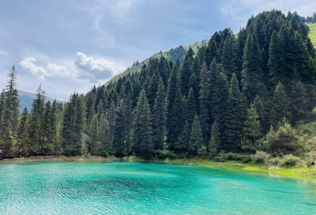 Erdao Sea scenic spot in Munigou Valley, “Little Jiuzhaigou,” Songpan, Sichuan, China